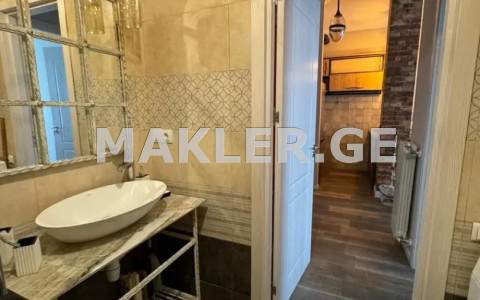  Сдаётся 2 комнатная  Квартира в Сабуртало  на ул. Тамарашвили 