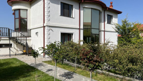 For Sale or For Rent 450 m² space Private House in Tsavkisi