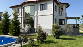 For Sale or For Rent 450 m² space Private House in Tsavkisi