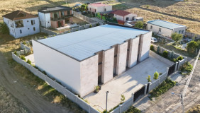 იყიდება 600 m² ფართობის კომერციული ფართი