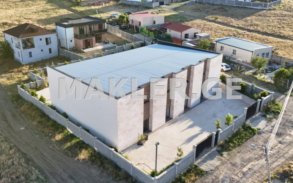  იყიდება 600 m² ფართობის კომერციული ფართი დიდ დიღომში