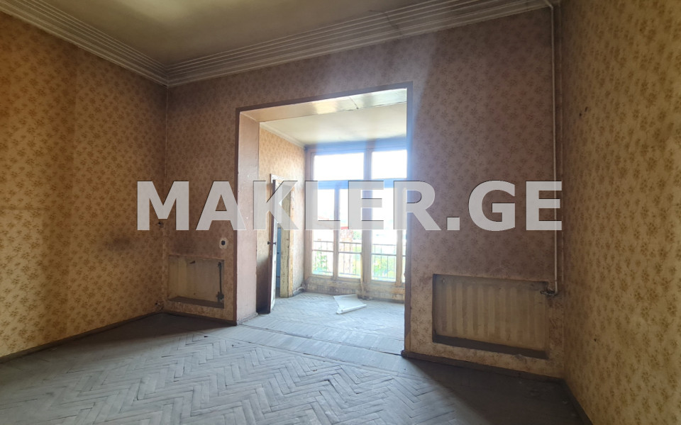  Продается 4 комнатная  Квартира на Вера  на ул. Киачели 