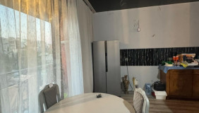 იყიდება 3 ოთახიანი  ბინა საბურთალოზე