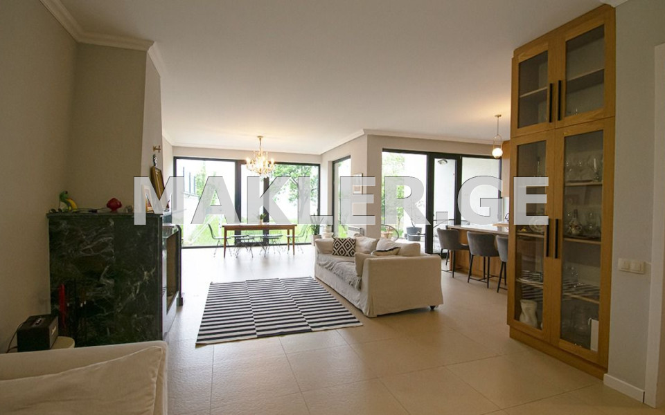  იყიდება 470 m² ფართობის საკუთარი სახლი ბაგებში  უჩანეიშვილის ქუჩაზე 