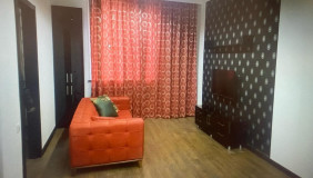 ქირავდება 2 ოთახიანი  ბინა ვაკეში