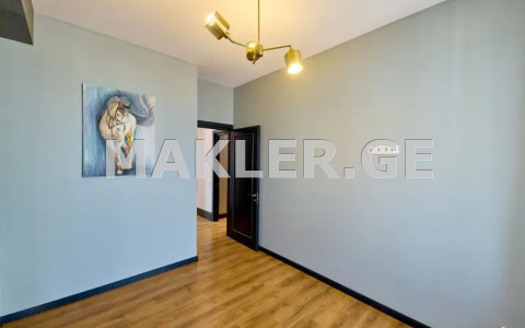  იყიდება 5 ოთახიანი  ბინა საბურთალოზე  გაგარინის ქუჩაზე 