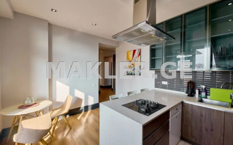  იყიდება 5 ოთახიანი  ბინა საბურთალოზე  გაგარინის ქუჩაზე 