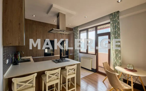  იყიდება 5 ოთახიანი  ბინა საბურთალოზე  გაგარინის ქუჩაზე 