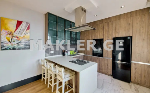  იყიდება 5 ოთახიანი  ბინა საბურთალოზე  გაგარინის ქუჩაზე 