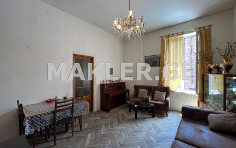  למכירה 3 חֶדֶר  דִירָה in Sololaki dist. (Old Tbilisi)  in Tabidze st. 