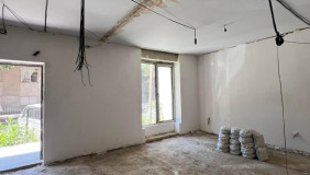 იყიდება 1 ოთახიანი  ბინა ვაკეში