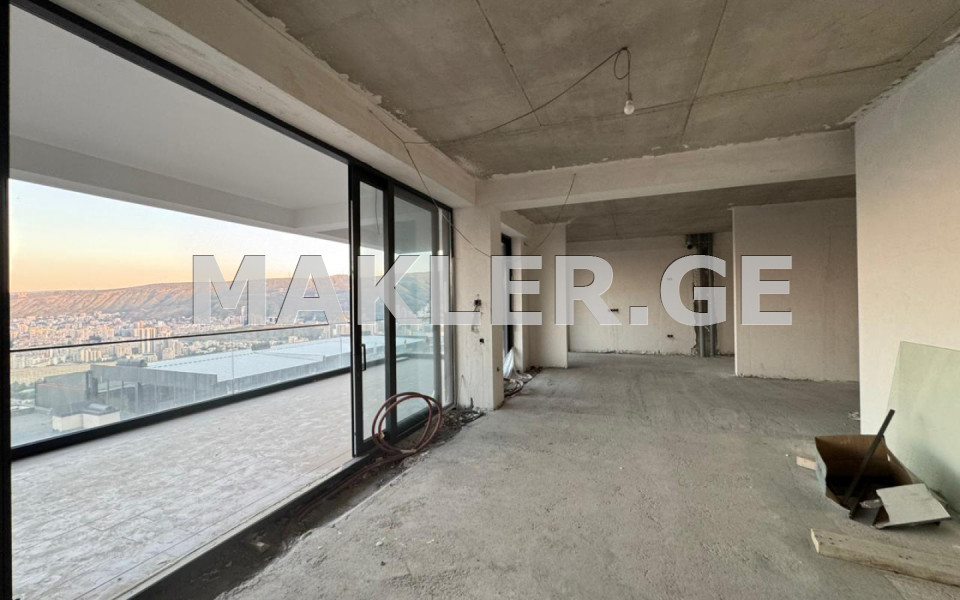  იყიდება 1860 m² ფართობის კომერციული ფართი ლისის ტბაზე  ცაცხვების ქუჩაზე 