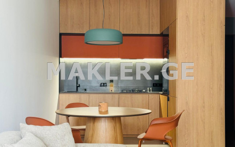  იყიდება 2 ოთახიანი  ბინა ვაკეში  ყიფშიძის ქუჩაზე 