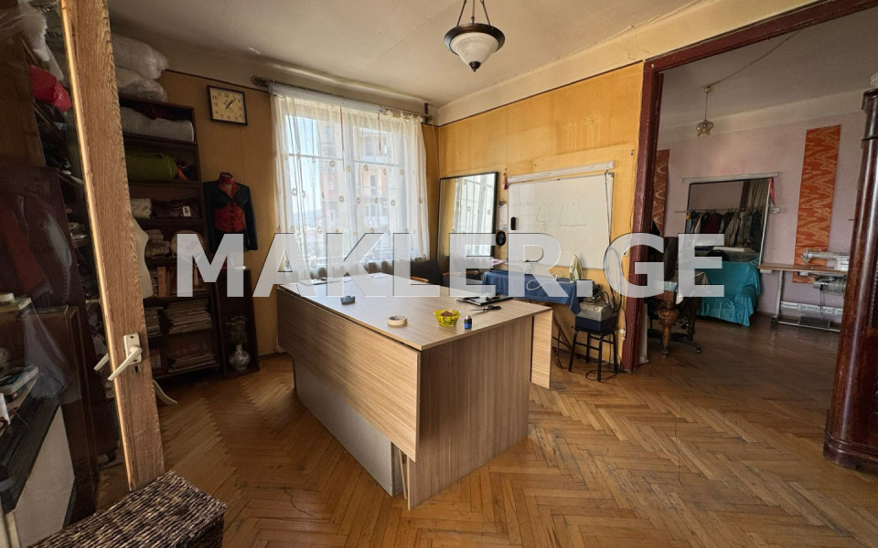  Продается 3 комнатная  Квартира на Вера  на ул. И.Николадзе 