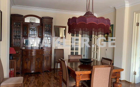  ქირავდება 5 ოთახიანი  ბინა საბურთალოზე  ცაგარელის ქუჩაზე 