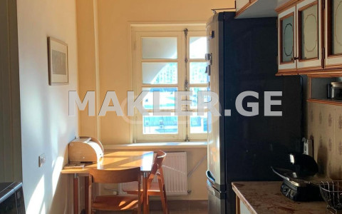  ქირავდება 5 ოთახიანი  ბინა საბურთალოზე  ცაგარელის ქუჩაზე 