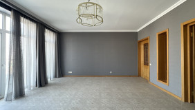 Продается 5 комнатная  Квартира на Мтацминда  (Старый Тбилиси)