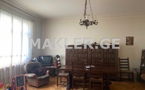  იყიდება 4 ოთახიანი  ბინა ვაკეში  ირ. აბაშიძის ქუჩაზე 