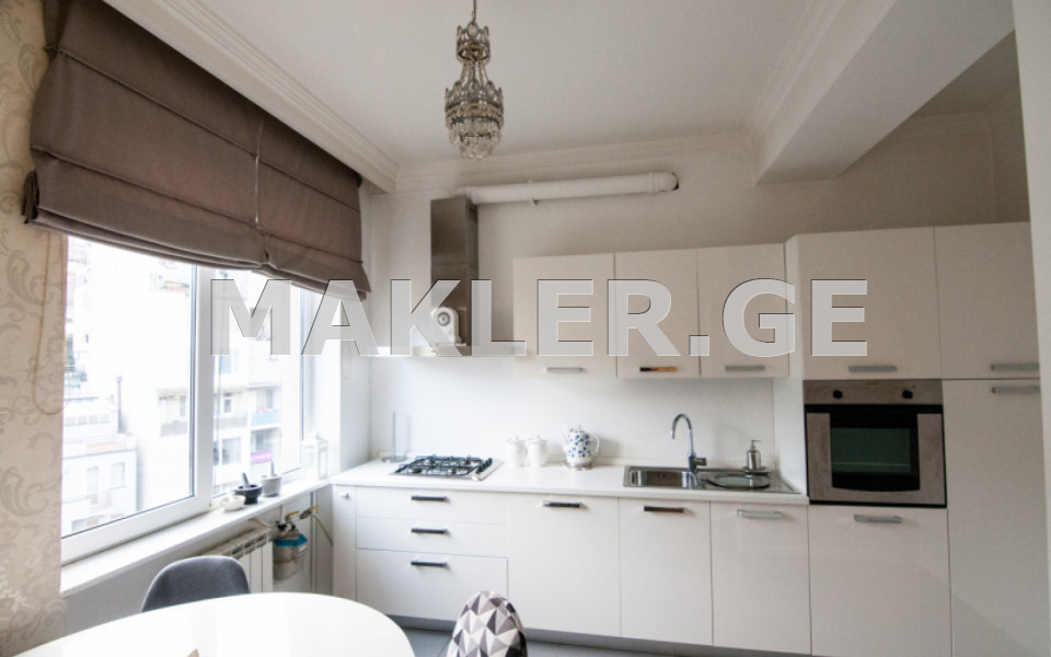  Продается 3 комнатная  Квартира в Ваке  на ул. Мцкета 