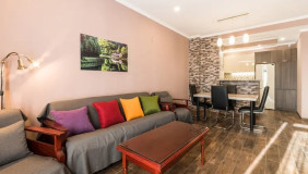 იყიდება 4 ოთახიანი  ბინა საბურთალოზე