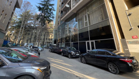 ქირავდება 1136 m² ფართობის ოფისი საბურთალოზე