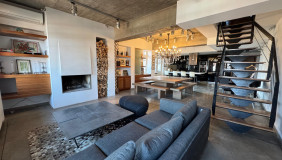 For Sale 3 room  Apartment in Abanotubani dit. (Old Tbilisi)