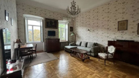 For Sale 4 room  Apartment in Sololaki dist. (Old Tbilisi)