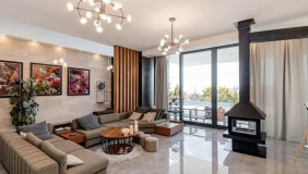 ქირავდება 500 m² ფართობის საკუთარი სახლი მთაწმინდაზე (ძველ თბილისში)