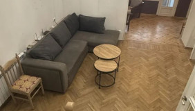 Сдаётся 9 комнатная  Квартира на Вера