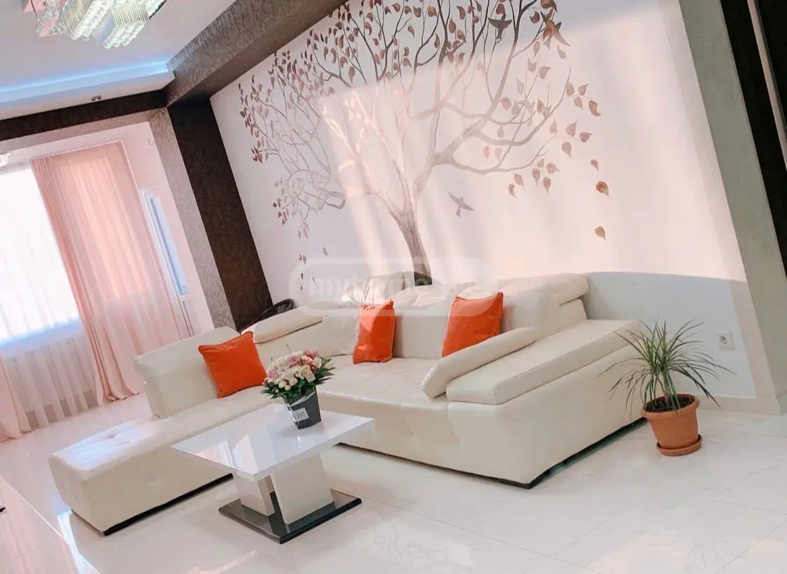 ქირავდება 3 ოთახიანი  ბინა საბურთალოზე