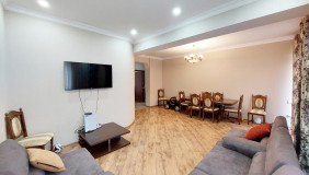 იყიდება 4 ოთახიანი  ბინა საბურთალოზე