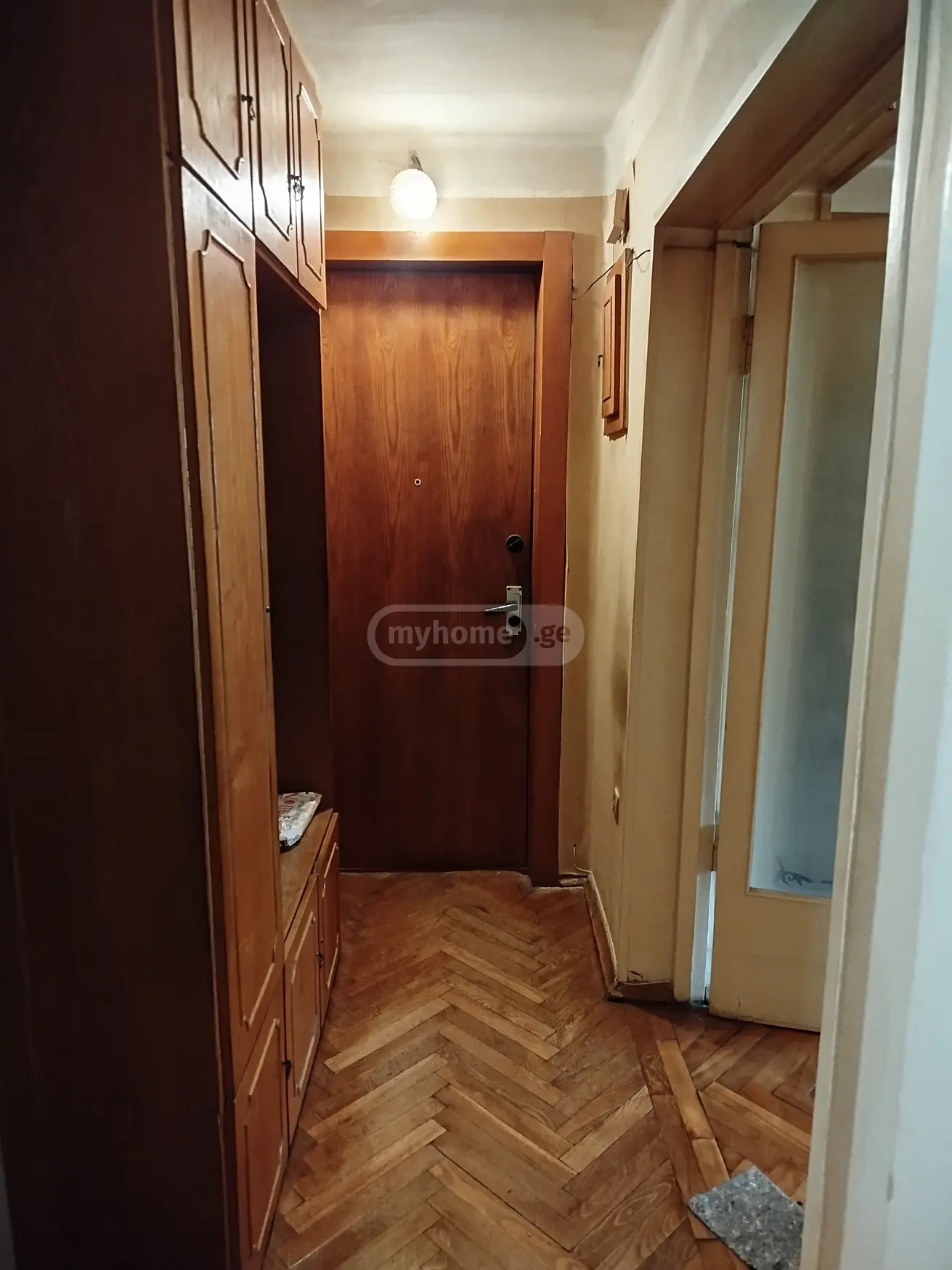 იყიდება 3 ოთახიანი  ბინა საბურთალოზე