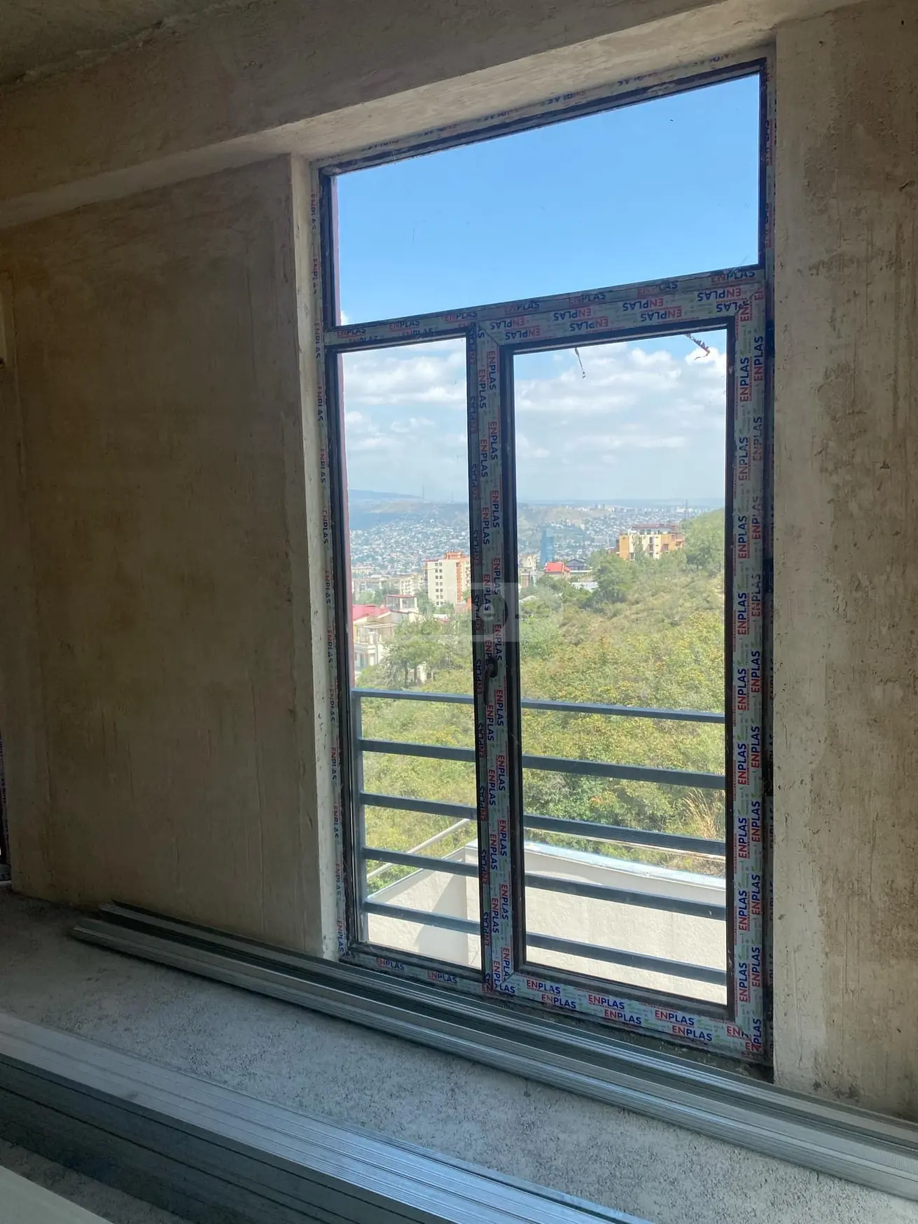  იყიდება 3 ოთახიანი  ბინა ვაკეში  ნ. ჟვანიას ქუჩაზე 