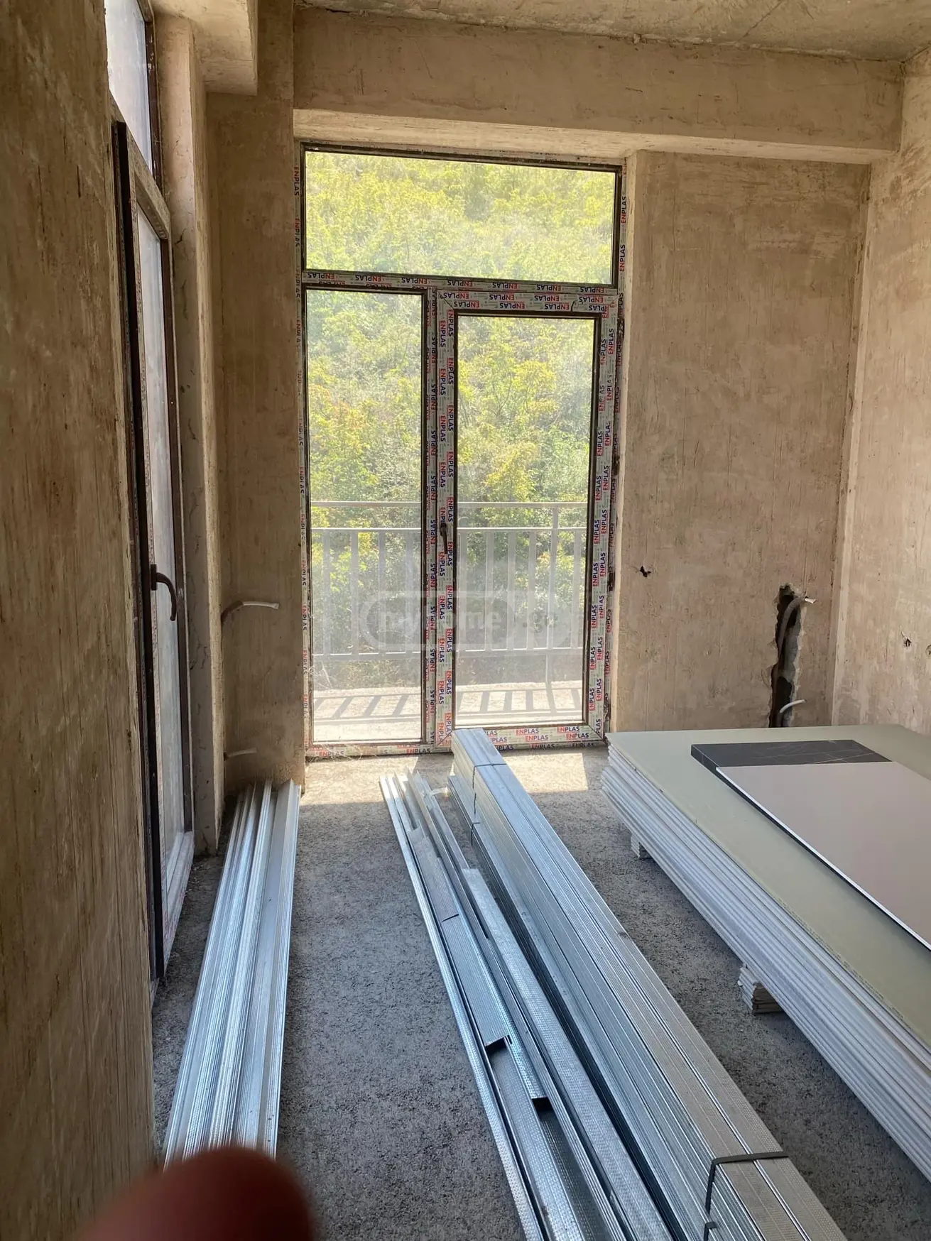  იყიდება 3 ოთახიანი  ბინა ვაკეში  ნ. ჟვანიას ქუჩაზე 