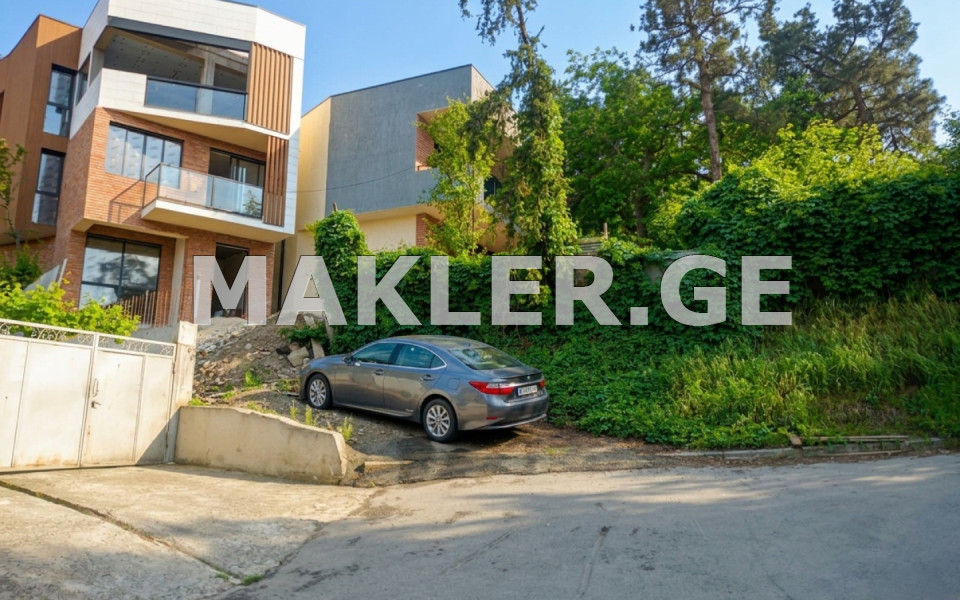  იყიდება ქირავდება 355 m² ფართობის საკუთარი სახლი ვაკეში  ცხვედაძის ქუჩაზე 