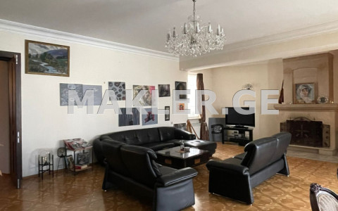  ქირავდება 5 ოთახიანი  ბინა ვაკეში  ი. ჭავჭავაძის გამზ. 