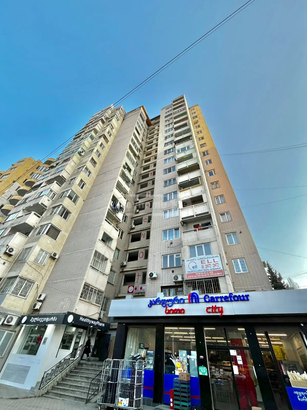 იყიდება 3 ოთახიანი  ბინა საბურთალოზე
