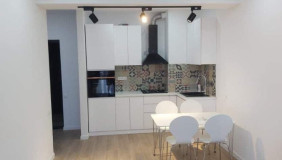 იყიდება 2 ოთახიანი  ბინა საბურთალოზე