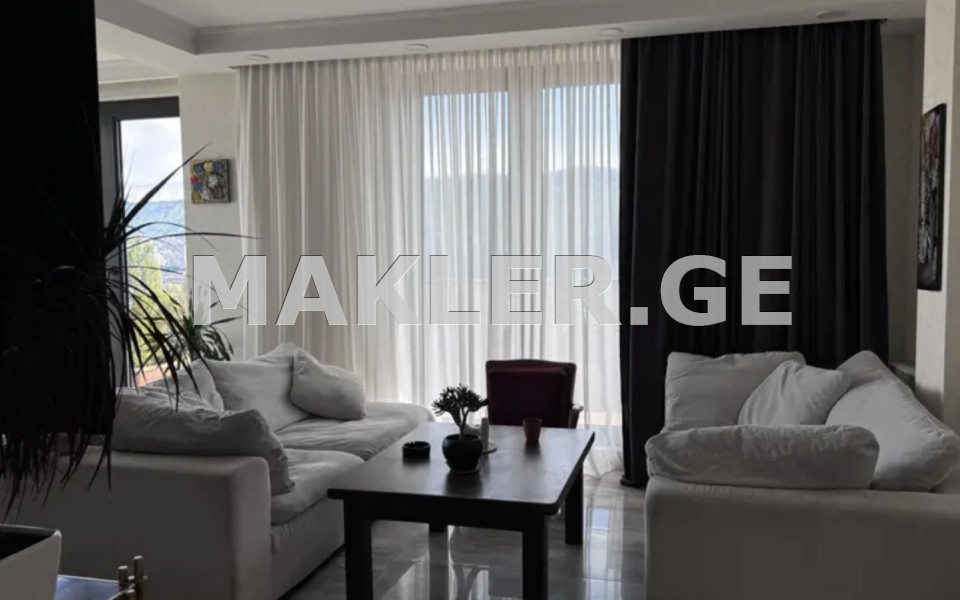  იყიდება ქირავდება 4 ოთახიანი  ბინა ვეძისში  ბერიტაშვილის ქუჩაზე 