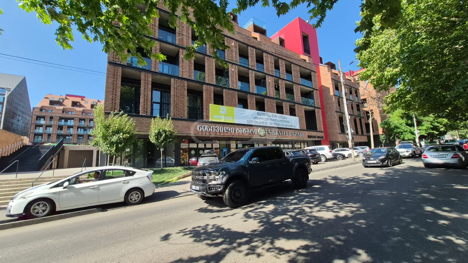 იყიდება 4 ოთახიანი  ბინა ავლაბარში