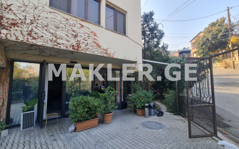  იყიდება 520 m² ფართობის კომერციული ფართი აბანოთუბანში (ძველ თბილისში)  გრიშაშვილის ქუჩაზე 