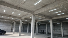 For Rent 650 m² space Commercial space in Lilo dist.