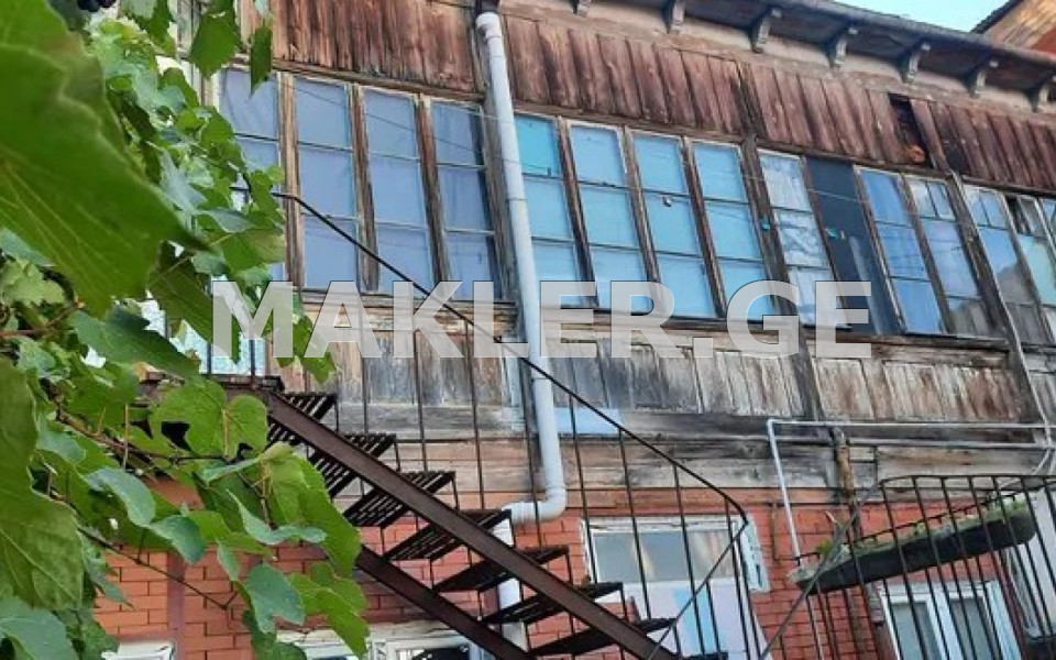  იყიდება 3 ოთახიანი  ბინა ვერაზე  მაყაშვილის ქუჩაზე 