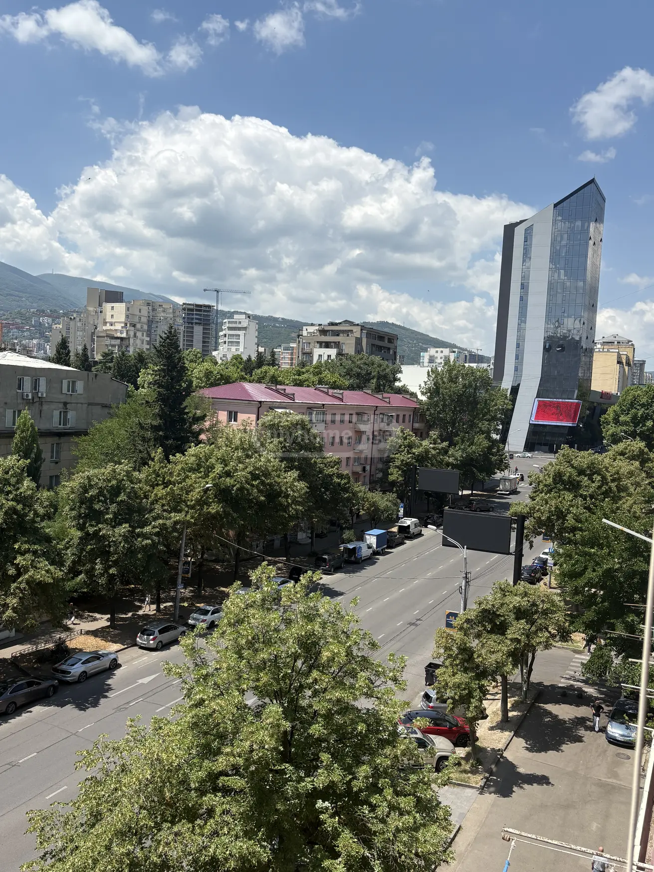 Продается 4 комнатная  Квартира в Сабуртало