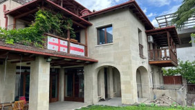 იყიდება 900 m² ფართობის საკუთარი სახლი ვაკეში