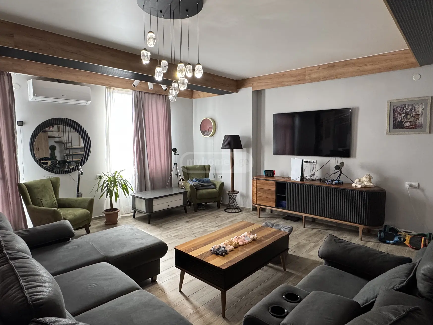 იყიდება 5 ოთახიანი  ბინა საბურთალოზე