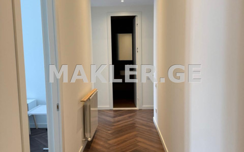  იყიდება 250 m² ფართობის საკუთარი სახლი ლისის ტბაზე