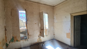 For Sale 3 room  Apartment in Abanotubani dit. (Old Tbilisi)