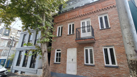 Продается 3 комнатная  Квартира на Мтацминда  (Старый Тбилиси)