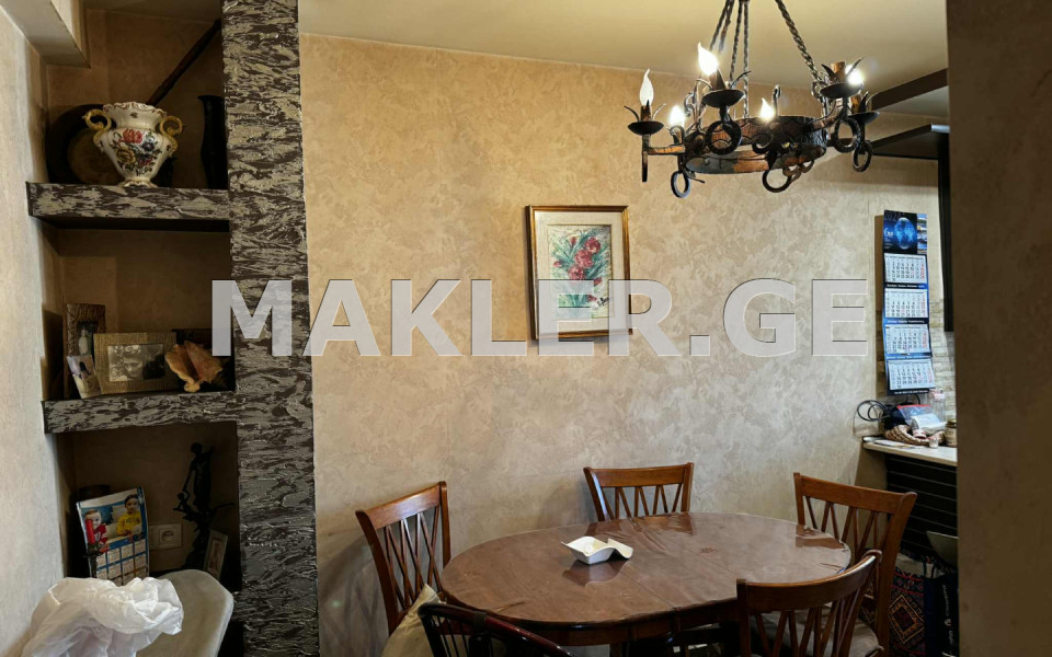  出售 3 room  公寓 努楚比泽高地  in Dzotsenidze st. 